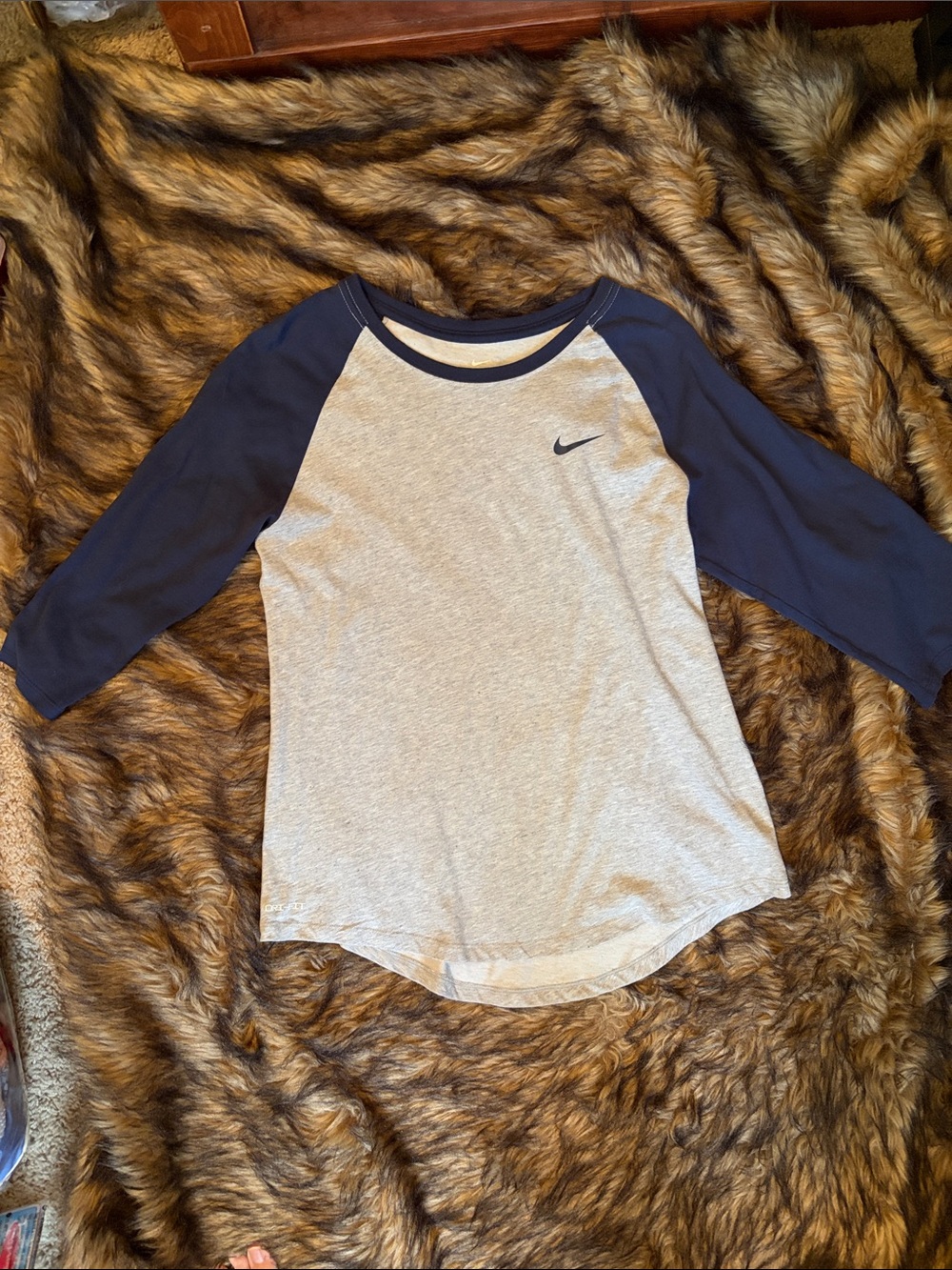 Nike Men’s Y2K Raglan Tee in Gray and Navy Size Medium